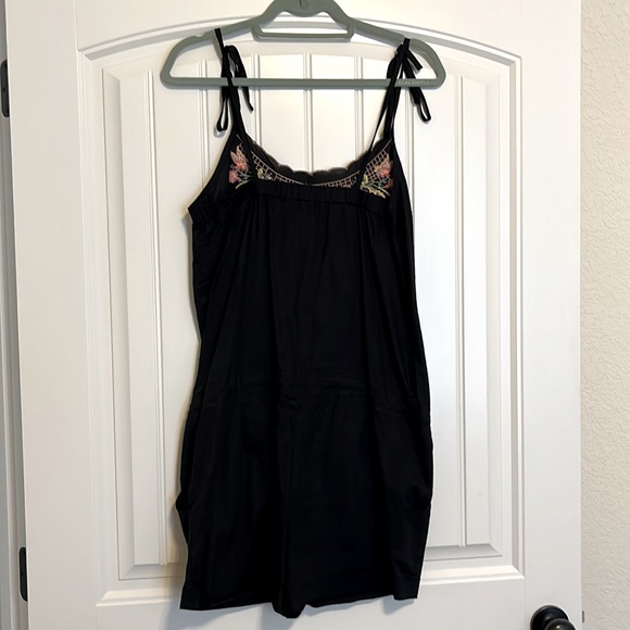 Black romper with floral embroidery - Picture 2 of 4